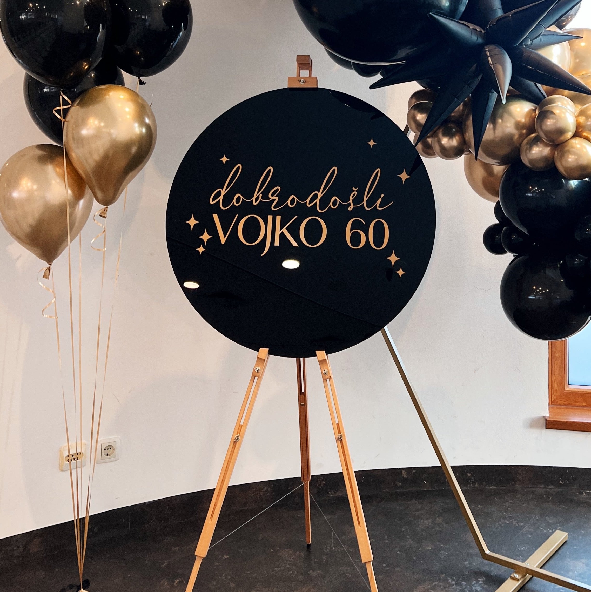 Stojalo za izposojo - Akrilno steklo s personaliziranim napisom