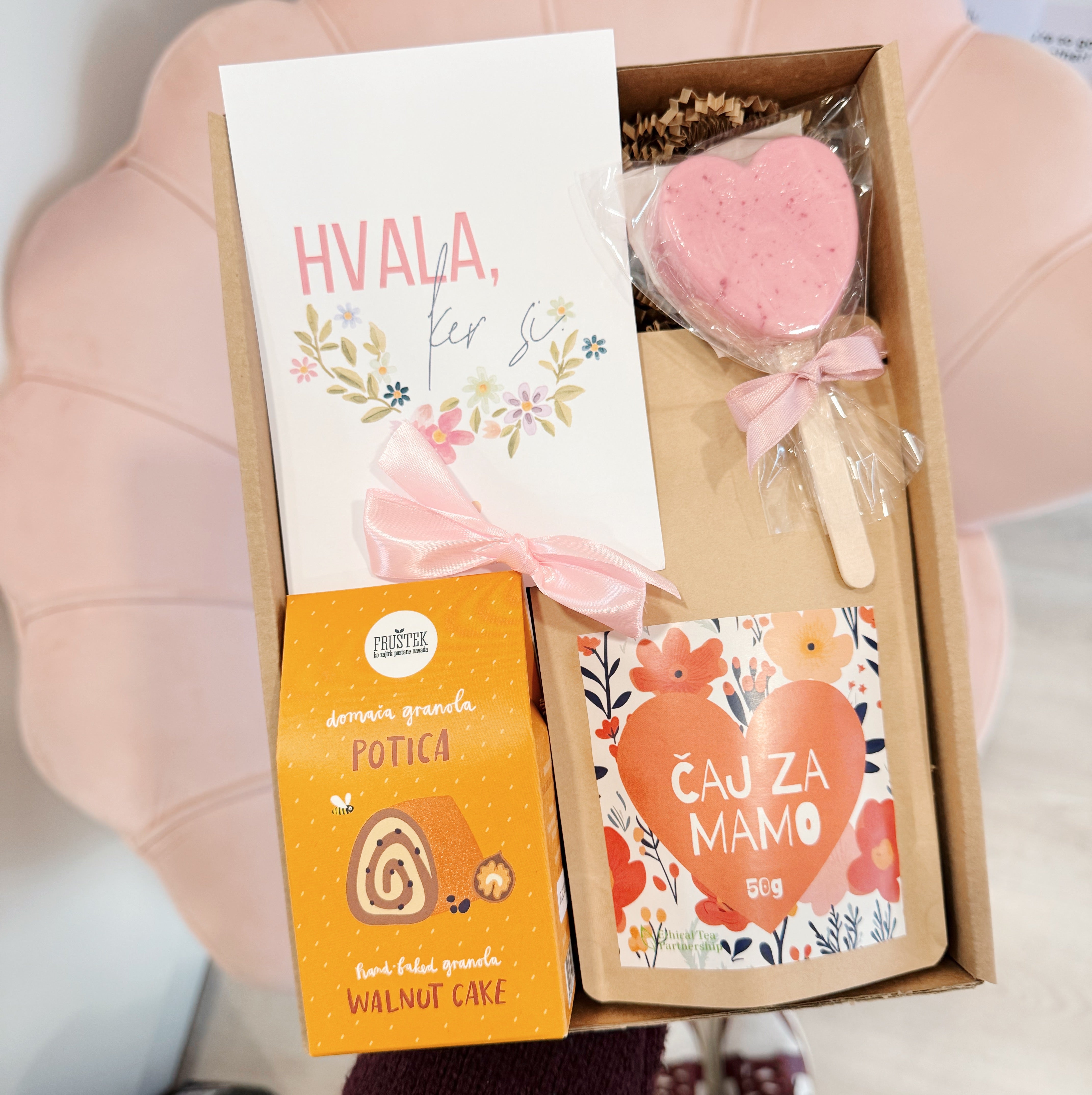 Darilni paket - Mamina potica in čaj