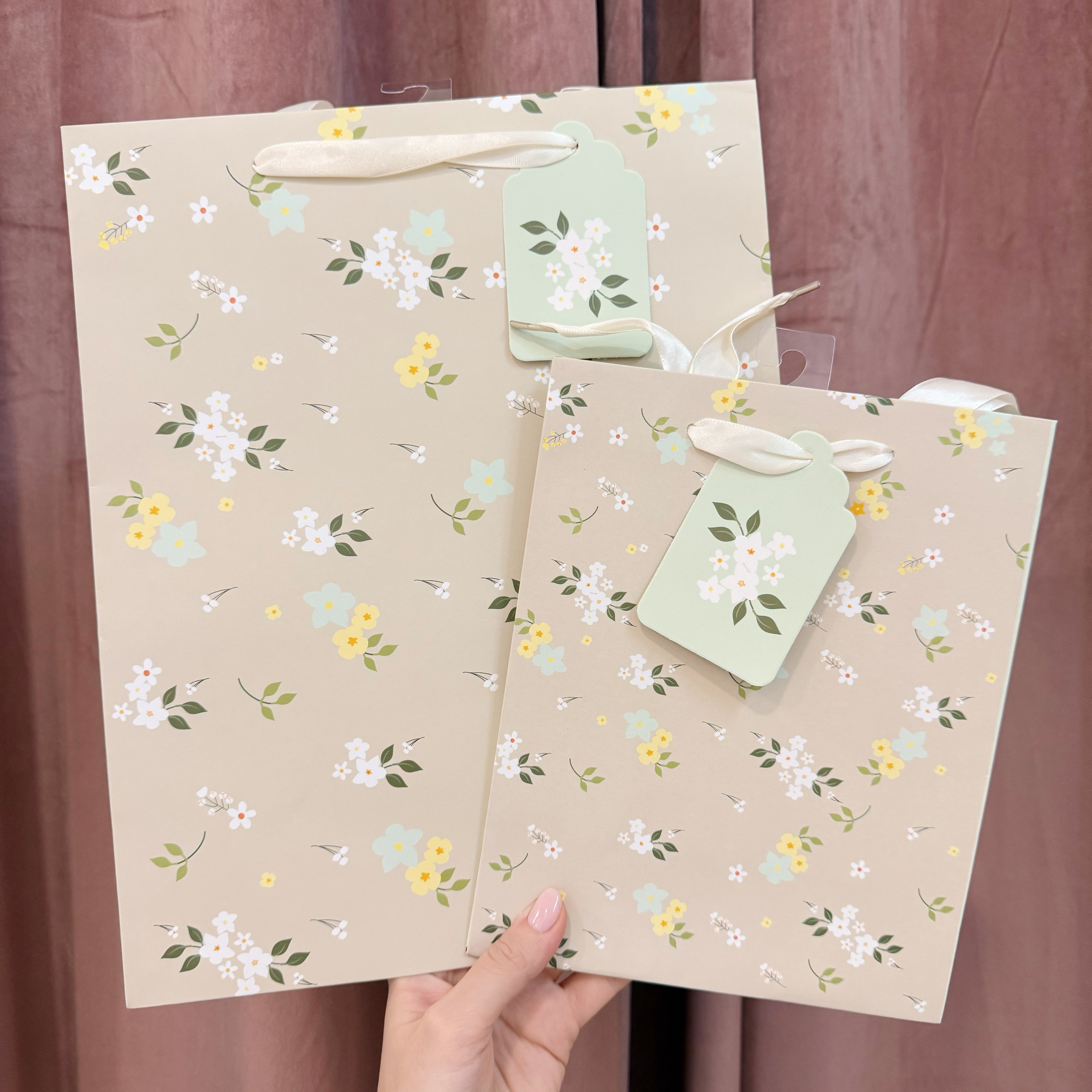 Darilna vrečka - Floral bež