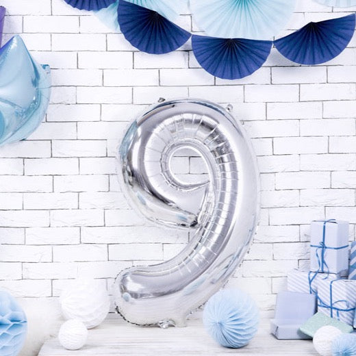 Baloni v obliki števila za rojstni dan