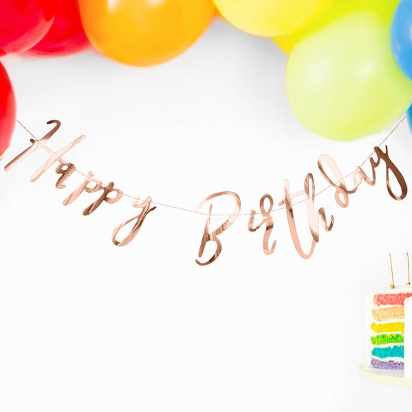 Banner napis Happy birthday, rose gold. Dekoracija za najboljšo rojstnodnevno zabavo.