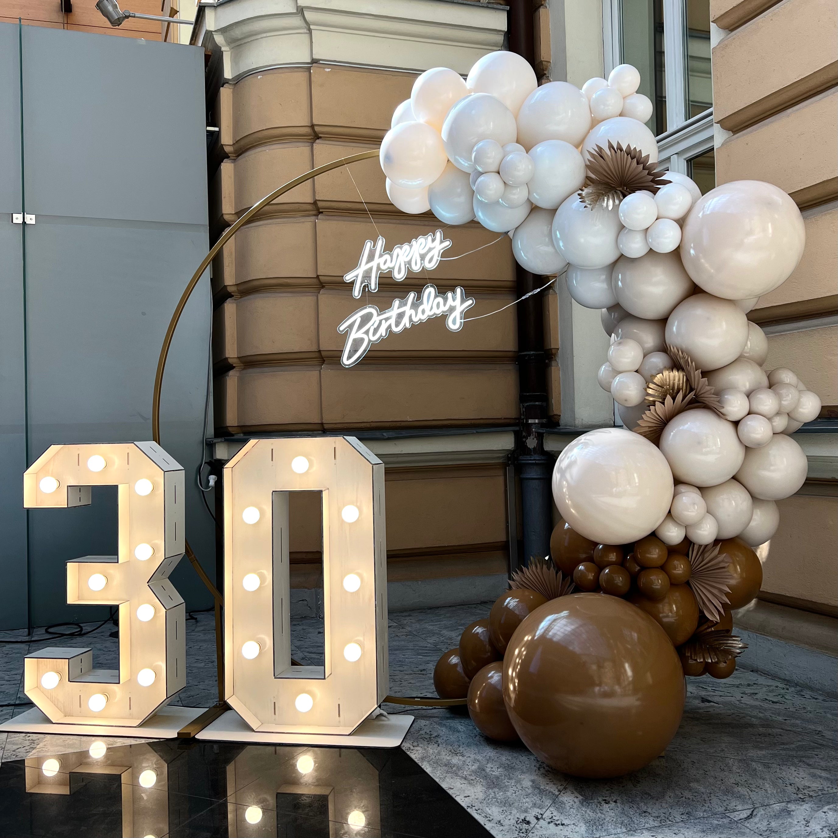 Neon napis za izposojo - Happy Birthday