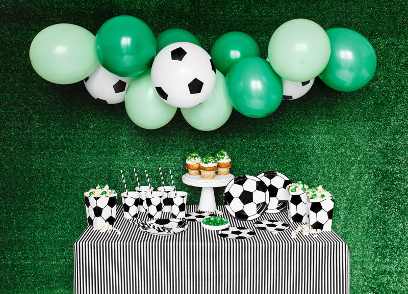 Papirnati krožniki z motivom nogometne žoge. Popolna dekoracija za nogometno zabavo vašega malčka. Najboljša dekoracija za vašo zabavo.